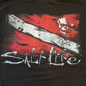 Salt Life Men's Black and Red Skull Tee